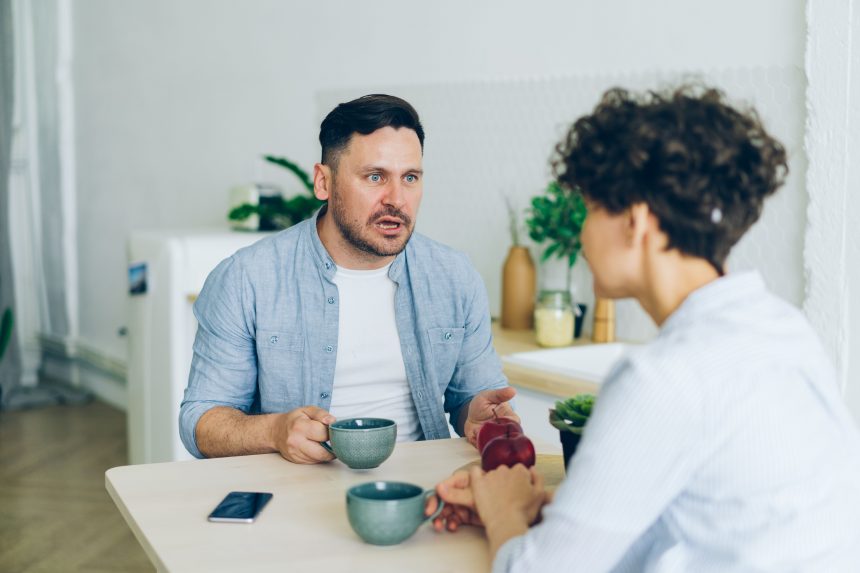 Ugrzężnieci w małżeństwie w UK przez kredyt na dom. Gdy wspólny mortgage w UK staje się więzieniem. zdjecie malzonkow ktorzy ugrzężli w nieszczęślwym małżeństwie UK przez kredyt na dom