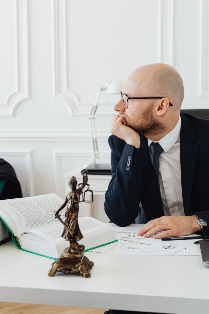 Czy rozdzielność majątkowa u polskiego notariusza ureguluje własność domu i majątku w UK? Pułapki spraw Cross-Border, o których musisz wiedzieć. ASK MONTGOMERY ADVOCATES. Czy polski notariusz załatwił sprawę nieruchomości w UK. PRAWO MIĘDZYNARODOWE, CROSS-BORDER adwokaci ASK MONTGOMERY ADVOCATES.