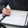 małżonek skłąda pozew o rozwó w Polsce chociaż dom jest w UK